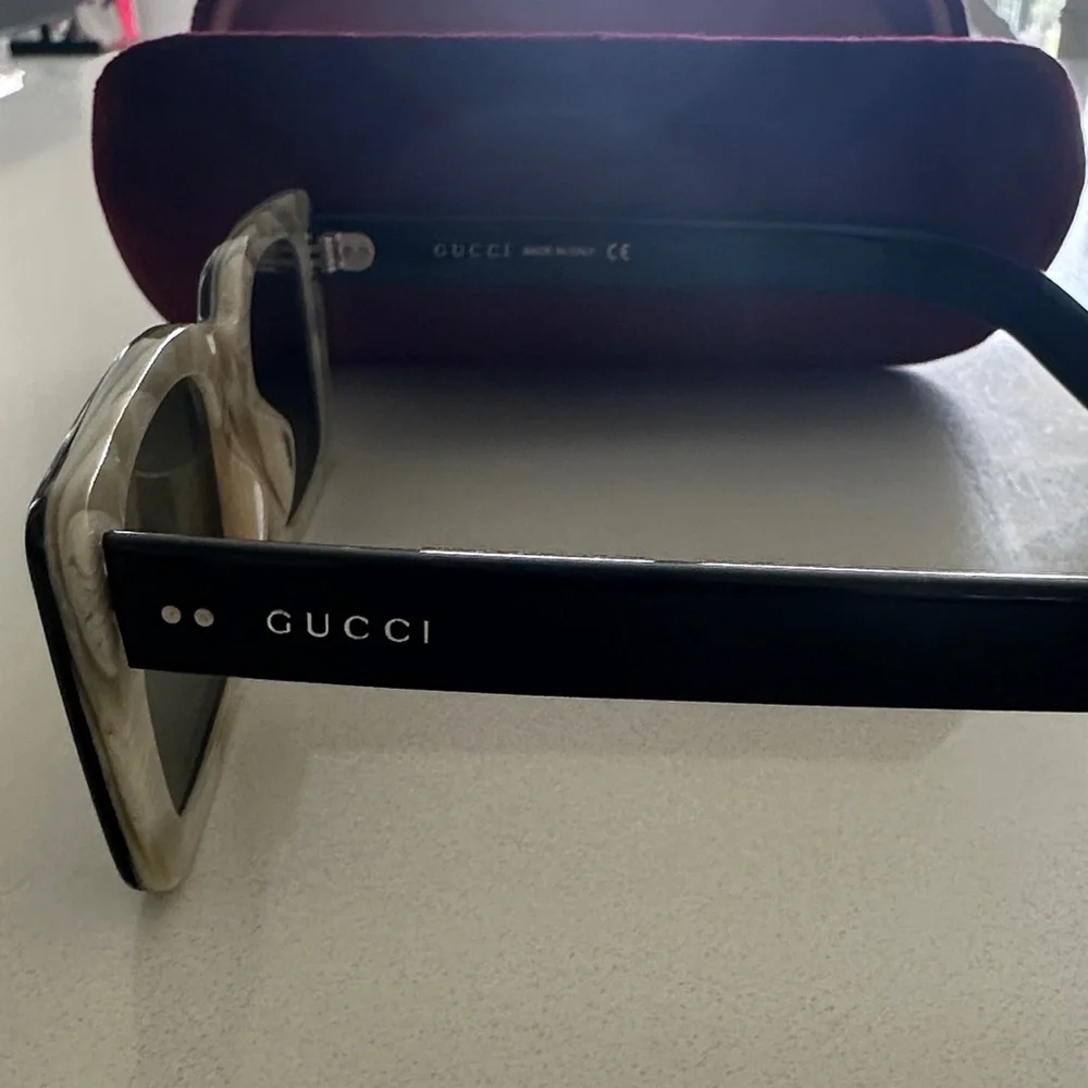 Gucci Black Square Sunglasses with Velvet Case - Picture 4 of 6